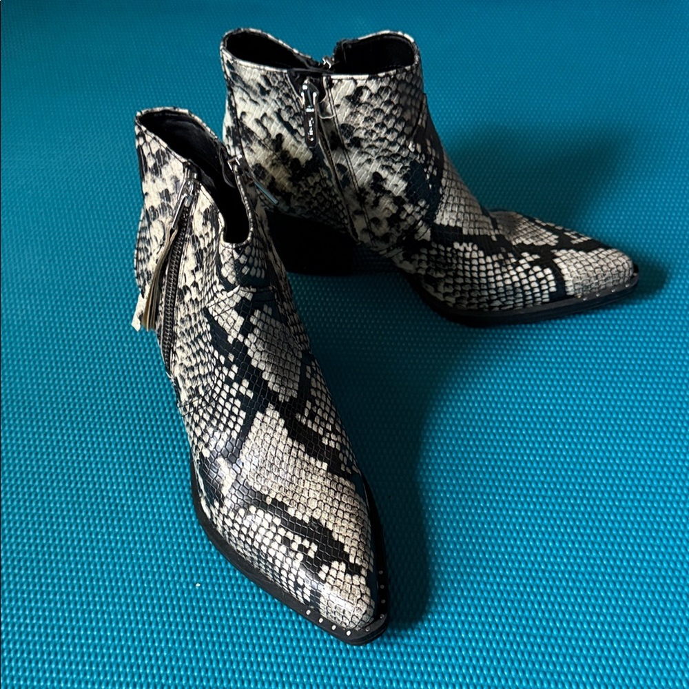 NWOT Circus by Sam Edelman Snakeskin Pattern Ankle Booties
